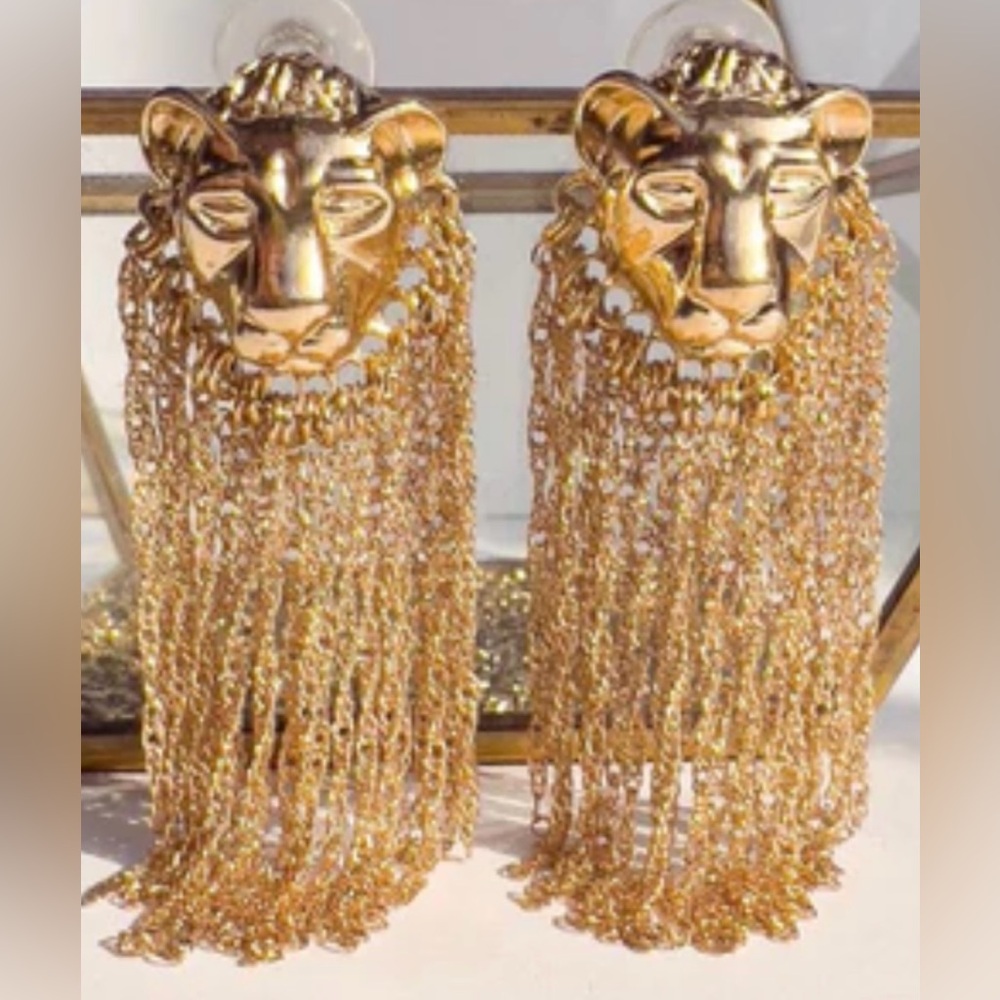 New 💕🦁💕Bold Elegance: Lion Head Gold Dangling Statement Earrings” + a BONUS 💕🦁💕